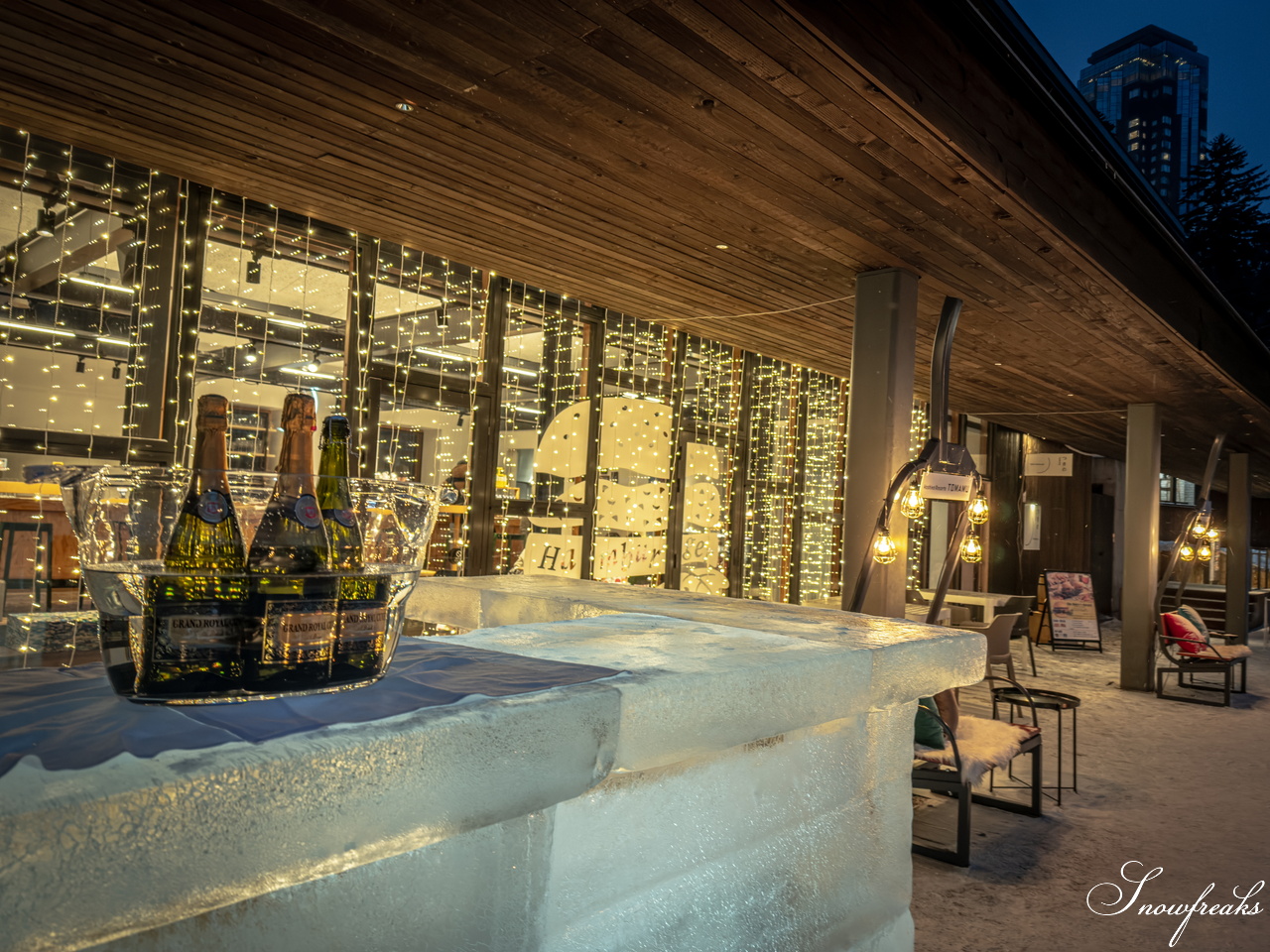 星野リゾート　トマム｜滑走後、時には夕方までまったりと。。。ちょっと贅沢な時間を過ごしてみてはいかがでしょう？新イベント『つきのdeアプレスキー』開催中！